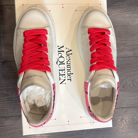 Alexander McQueen - Picture 5 of 5